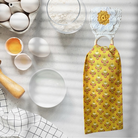 Handmade Crochet Daisy Flower Towel Holder – Yellow Floral Tea Towel Set - Picture 8 of 9